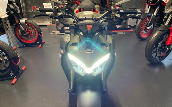 Umgebautes Motorrad Ducati Streetfighter V2 von Team Wahlers GmbH - Bild 8 Umgebautes Motorrad Ducati Streetfighter V2 von Team Wahlers GmbH - Bild 8