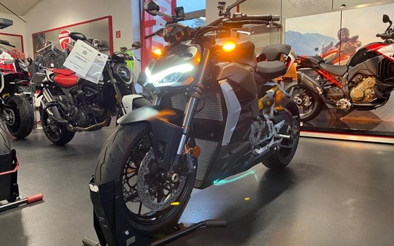 Umgebautes Motorrad Ducati Streetfighter V2 von Team Wahlers GmbH - Bild 7 Umgebautes Motorrad Ducati Streetfighter V2 von Team Wahlers GmbH - Bild 7