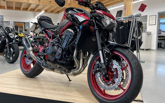 Umgebautes Motorrad Kawasaki Z900 von Warm Up Zweiradtechnik GmbH - Bild 1 Umgebautes Motorrad Kawasaki Z900 von Warm Up Zweiradtechnik GmbH - Bild 1