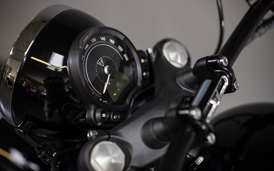 Umgebautes Motorrad Triumph Bonneville Bobber Black von Triumph Emsland - Hertrampf Racing - Bild 9 Umgebautes Motorrad Triumph Bonneville Bobber Black von Triumph Emsland - Hertrampf Racing - Bild 9