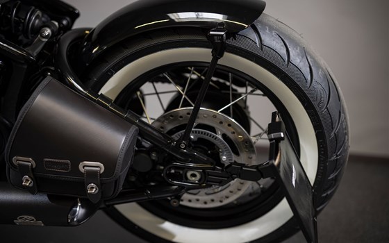 Umgebautes Motorrad Triumph Bonneville Bobber Black von Triumph Emsland - Hertrampf Racing - Bild 14 Umgebautes Motorrad Triumph Bonneville Bobber Black von Triumph Emsland - Hertrampf Racing - Bild 14
