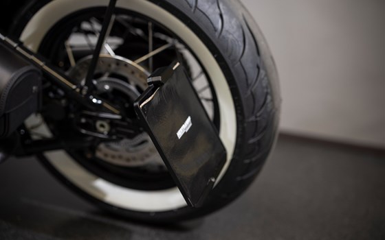 Umgebautes Motorrad Triumph Bonneville Bobber Black von Triumph Emsland - Hertrampf Racing - Bild 15 Umgebautes Motorrad Triumph Bonneville Bobber Black von Triumph Emsland - Hertrampf Racing - Bild 15