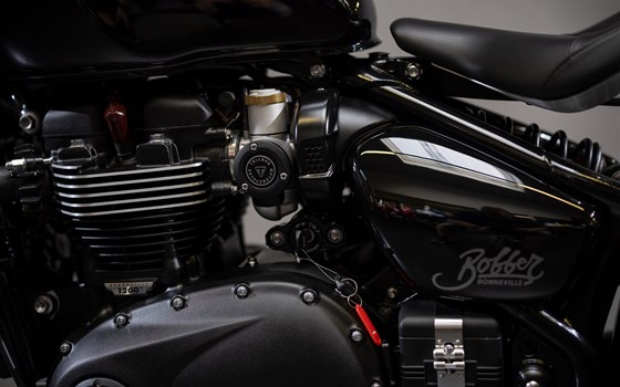 Umgebautes Motorrad Triumph Bonneville Bobber Black von Triumph Emsland - Hertrampf Racing - Bild 19 Umgebautes Motorrad Triumph Bonneville Bobber Black von Triumph Emsland - Hertrampf Racing - Bild 19