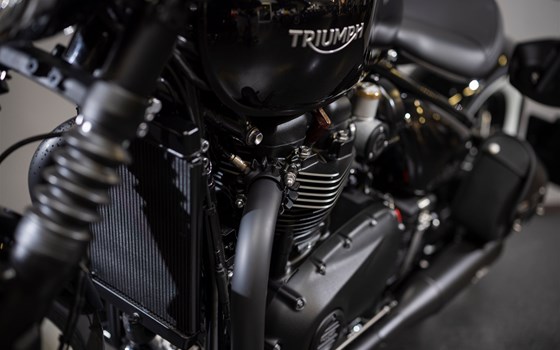 Umgebautes Motorrad Triumph Bonneville Bobber Black von Triumph Emsland - Hertrampf Racing - Bild 22 Umgebautes Motorrad Triumph Bonneville Bobber Black von Triumph Emsland - Hertrampf Racing - Bild 22