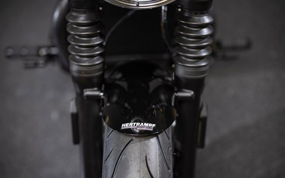 Umgebautes Motorrad Triumph Bonneville Bobber Black von Triumph Emsland - Hertrampf Racing - Bild 24 Umgebautes Motorrad Triumph Bonneville Bobber Black von Triumph Emsland - Hertrampf Racing - Bild 24