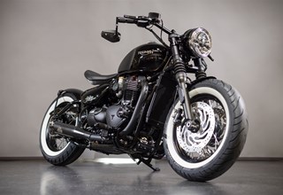Triumph Bonneville Bobber Black