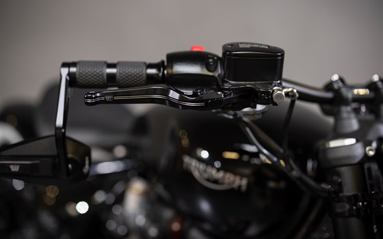 Umgebautes Motorrad Triumph Bonneville Bobber Black von Triumph Emsland - Hertrampf Racing - Bild 28 Umgebautes Motorrad Triumph Bonneville Bobber Black von Triumph Emsland - Hertrampf Racing - Bild 28