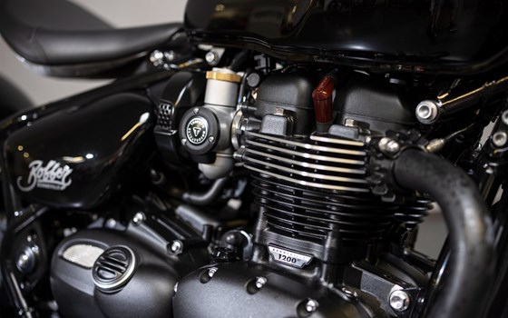 Umgebautes Motorrad Triumph Bonneville Bobber Black von Triumph Emsland - Hertrampf Racing - Bild 29 Umgebautes Motorrad Triumph Bonneville Bobber Black von Triumph Emsland - Hertrampf Racing - Bild 29