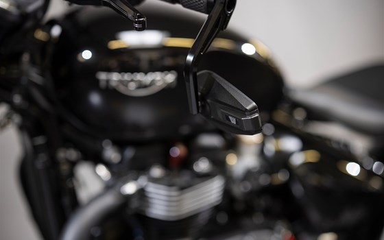 Umgebautes Motorrad Triumph Bonneville Bobber Black von Triumph Emsland - Hertrampf Racing - Bild 7 Umgebautes Motorrad Triumph Bonneville Bobber Black von Triumph Emsland - Hertrampf Racing - Bild 7