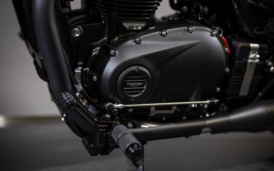 Umgebautes Motorrad Triumph Bonneville Bobber Black von Triumph Emsland - Hertrampf Racing - Bild 10 Umgebautes Motorrad Triumph Bonneville Bobber Black von Triumph Emsland - Hertrampf Racing - Bild 10