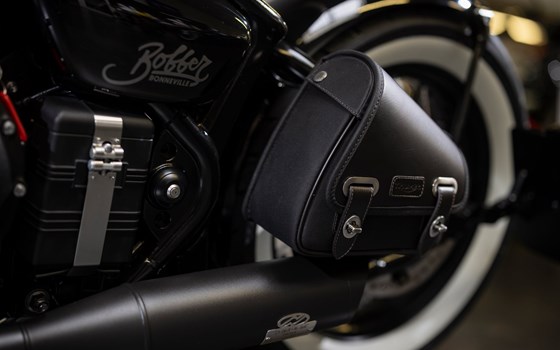 Umgebautes Motorrad Triumph Bonneville Bobber Black von Triumph Emsland - Hertrampf Racing - Bild 8 Umgebautes Motorrad Triumph Bonneville Bobber Black von Triumph Emsland - Hertrampf Racing - Bild 8