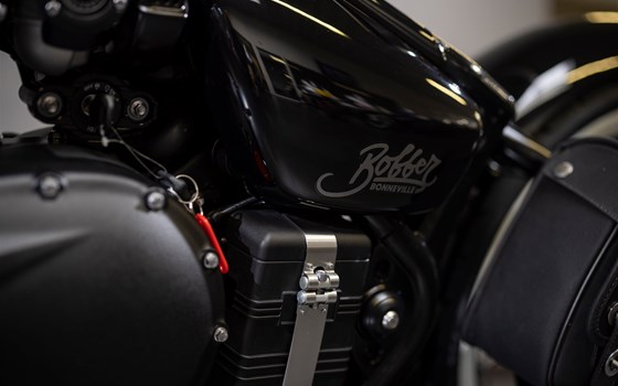 Umgebautes Motorrad Triumph Bonneville Bobber Black von Triumph Emsland - Hertrampf Racing - Bild 11 Umgebautes Motorrad Triumph Bonneville Bobber Black von Triumph Emsland - Hertrampf Racing - Bild 11