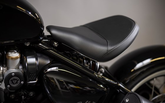 Umgebautes Motorrad Triumph Bonneville Bobber Black von Triumph Emsland - Hertrampf Racing - Bild 12 Umgebautes Motorrad Triumph Bonneville Bobber Black von Triumph Emsland - Hertrampf Racing - Bild 12