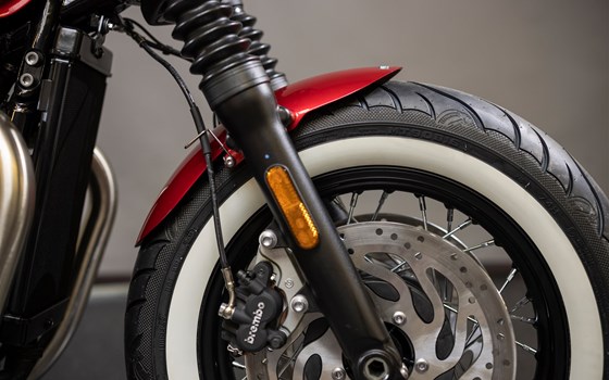 Umgebautes Motorrad Triumph Bonneville Bobber von Triumph Emsland - Hertrampf Racing - Bild 1 Umgebautes Motorrad Triumph Bonneville Bobber von Triumph Emsland - Hertrampf Racing - Bild 1