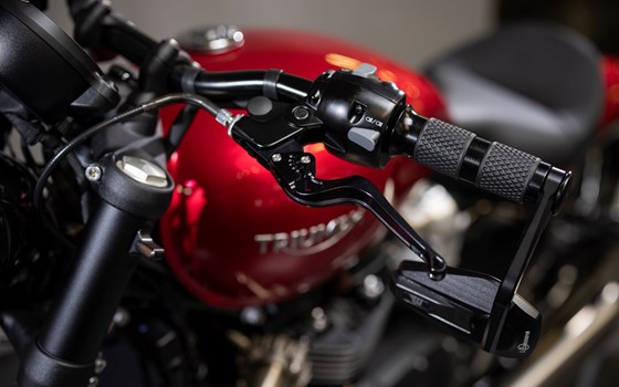 Umgebautes Motorrad Triumph Bonneville Bobber von Triumph Emsland - Hertrampf Racing - Bild 17 Umgebautes Motorrad Triumph Bonneville Bobber von Triumph Emsland - Hertrampf Racing - Bild 17