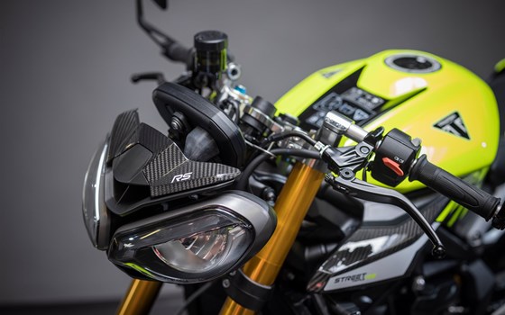 Umgebautes Motorrad Triumph Street Triple 765 Moto2 Edition von Triumph Emsland - Hertrampf Racing - Bild 13 Umgebautes Motorrad Triumph Street Triple 765 Moto2 Edition von Triumph Emsland - Hertrampf Racing - Bild 13