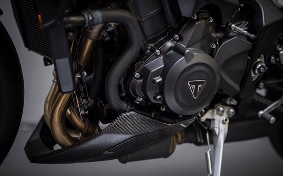 Umgebautes Motorrad Triumph Street Triple 765 Moto2 Edition von Triumph Emsland - Hertrampf Racing - Bild 16 Umgebautes Motorrad Triumph Street Triple 765 Moto2 Edition von Triumph Emsland - Hertrampf Racing - Bild 16