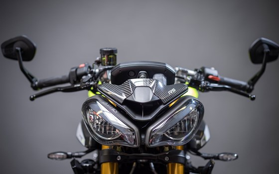 Umgebautes Motorrad Triumph Street Triple 765 Moto2 Edition von Triumph Emsland - Hertrampf Racing - Bild 1 Umgebautes Motorrad Triumph Street Triple 765 Moto2 Edition von Triumph Emsland - Hertrampf Racing - Bild 1