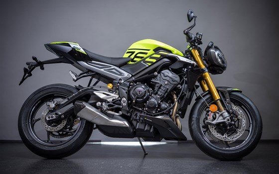 Umgebautes Motorrad Triumph Street Triple 765 Moto2 Edition von Triumph Emsland - Hertrampf Racing - Bild 22 Umgebautes Motorrad Triumph Street Triple 765 Moto2 Edition von Triumph Emsland - Hertrampf Racing - Bild 22