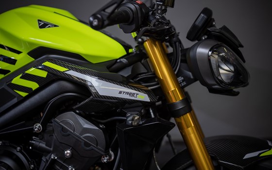 Umgebautes Motorrad Triumph Street Triple 765 Moto2 Edition von Triumph Emsland - Hertrampf Racing - Bild 25 Umgebautes Motorrad Triumph Street Triple 765 Moto2 Edition von Triumph Emsland - Hertrampf Racing - Bild 25