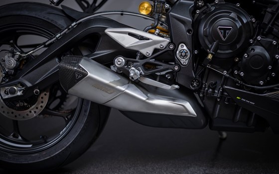 Umgebautes Motorrad Triumph Street Triple 765 Moto2 Edition von Triumph Emsland - Hertrampf Racing - Bild 27 Umgebautes Motorrad Triumph Street Triple 765 Moto2 Edition von Triumph Emsland - Hertrampf Racing - Bild 27