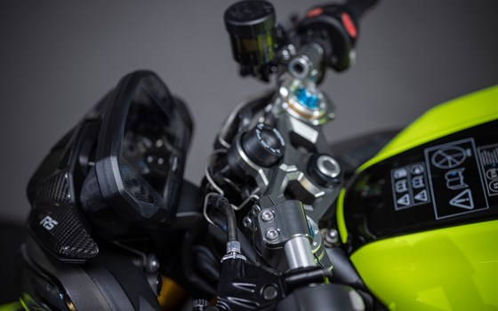 Umgebautes Motorrad Triumph Street Triple 765 Moto2 Edition von Triumph Emsland - Hertrampf Racing - Bild 6 Umgebautes Motorrad Triumph Street Triple 765 Moto2 Edition von Triumph Emsland - Hertrampf Racing - Bild 6