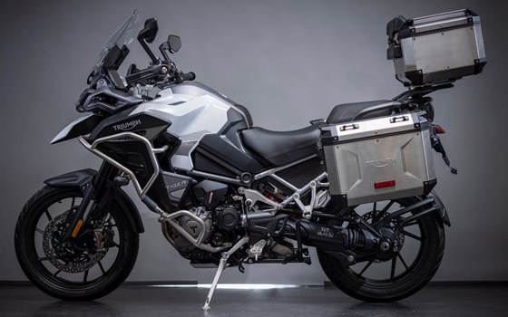 Umgebautes Motorrad Triumph Tiger 1200 GT Explorer von Triumph Emsland - Hertrampf Racing - Bild 3 Umgebautes Motorrad Triumph Tiger 1200 GT Explorer von Triumph Emsland - Hertrampf Racing - Bild 3
