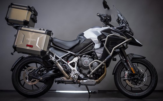 Umgebautes Motorrad Triumph Tiger 1200 GT Explorer von Triumph Emsland - Hertrampf Racing - Bild 25 Umgebautes Motorrad Triumph Tiger 1200 GT Explorer von Triumph Emsland - Hertrampf Racing - Bild 25