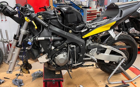 Umgebautes Motorrad Honda CBR600RR von Motorradsport Gerhard Wacker - Bild 2