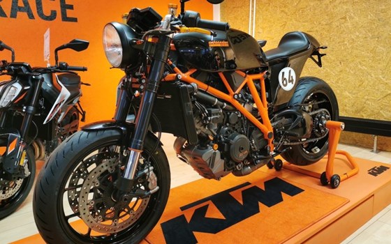 Umgebautes Motorrad KTM 1290 Super Duke von Motocenter Hegau GmbH - Bild 2 Umgebautes Motorrad KTM 1290 Super Duke von Motocenter Hegau GmbH - Bild 2