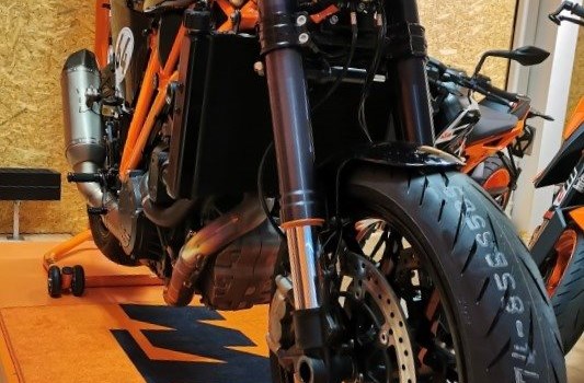 Umgebautes Motorrad KTM 1290 Super Duke von Motocenter Hegau GmbH - Bild 4 Umgebautes Motorrad KTM 1290 Super Duke von Motocenter Hegau GmbH - Bild 4