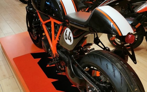 Umgebautes Motorrad KTM 1290 Super Duke von Motocenter Hegau GmbH - Bild 5 Umgebautes Motorrad KTM 1290 Super Duke von Motocenter Hegau GmbH - Bild 5