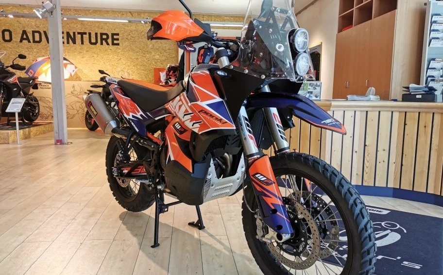 Umbgebautes Motorrad KTM 790 Adventure R Bild 2: Umbgebautes Motorrad KTM 790 Adventure R