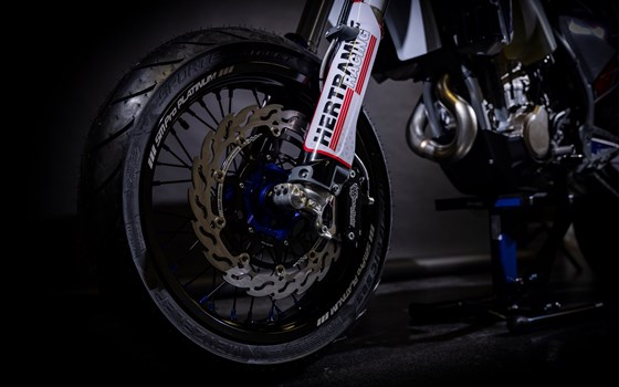 Umgebautes Motorrad Husqvarna FE 501 von Hertrampf Racing Emsbüren - Bild 7 Umgebautes Motorrad Husqvarna FE 501 von Hertrampf Racing Emsbüren - Bild 7
