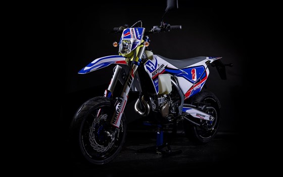 Umgebautes Motorrad Husqvarna FE 501 von Hertrampf Racing Emsbüren - Bild 1 Umgebautes Motorrad Husqvarna FE 501 von Hertrampf Racing Emsbüren - Bild 1