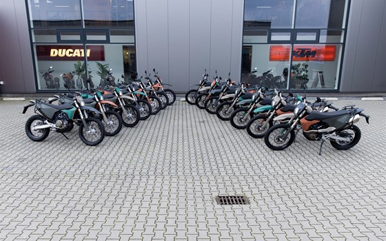 Umgebautes Motorrad Husqvarna 701 Enduro von Hertrampf Racing Emsbüren - Bild 1 Umgebautes Motorrad Husqvarna 701 Enduro von Hertrampf Racing Emsbüren - Bild 1