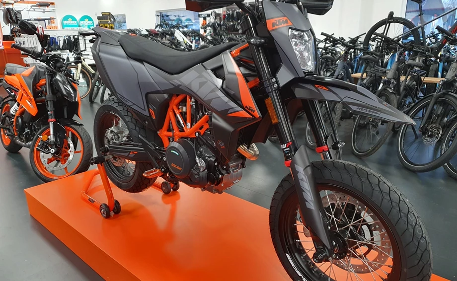Umbgebautes Motorrad KTM 690 SMC R Bild 1: Umbgebautes Motorrad KTM 690 SMC R