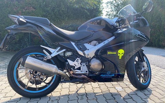 Umgebautes Motorrad Honda VFR 800 F von RV75 - Bild 2 Umgebautes Motorrad Honda VFR 800 F von RV75 - Bild 2