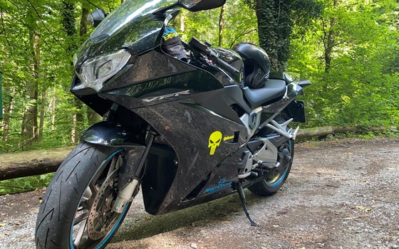 Umgebautes Motorrad Honda VFR 800 F von RV75 - Bild 4 Umgebautes Motorrad Honda VFR 800 F von RV75 - Bild 4