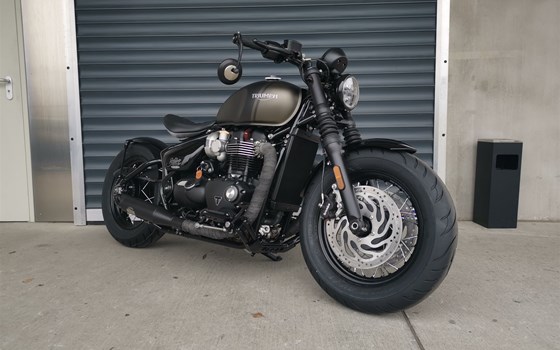 Umgebautes Motorrad Triumph Bonneville Bobber von sk-bikes GmbH - Bild 2 Umgebautes Motorrad Triumph Bonneville Bobber von sk-bikes GmbH - Bild 2