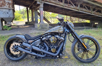 Harley-Davidson Softail Breakout 114 FXBRS Custom Bike