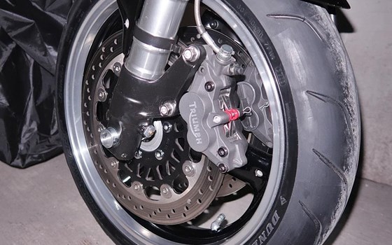 Umgebautes Motorrad Triumph Speed Triple 955i von scubacharly - Bild 10