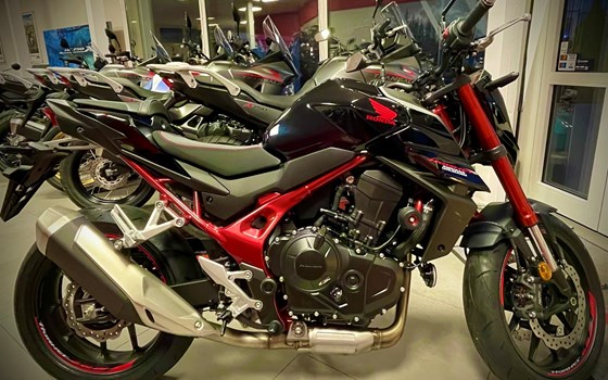 Umgebautes Motorrad Honda CB750 Hornet von Zweirad Uhlmann - Bild 1 Umgebautes Motorrad Honda CB750 Hornet von Zweirad Uhlmann - Bild 1