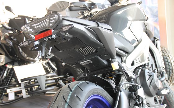 Umgebautes Motorrad Yamaha MT-09 von Motorrad, Roller, Quad Inh. Christine Grüninger - Bild 2 Umgebautes Motorrad Yamaha MT-09 von Motorrad, Roller, Quad Inh. Christine Grüninger - Bild 2