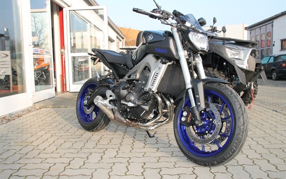 Umgebautes Motorrad Yamaha MT-09 von Motorrad, Roller, Quad Inh. Christine Grüninger - Bild 1 Umgebautes Motorrad Yamaha MT-09 von Motorrad, Roller, Quad Inh. Christine Grüninger - Bild 1