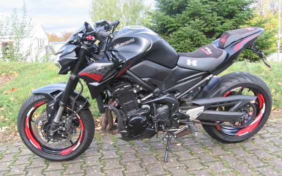 Umgebautes Motorrad Kawasaki Z900 von Bike Performance by Joachim Fegert - Bild 1 Umgebautes Motorrad Kawasaki Z900 von Bike Performance by Joachim Fegert - Bild 1