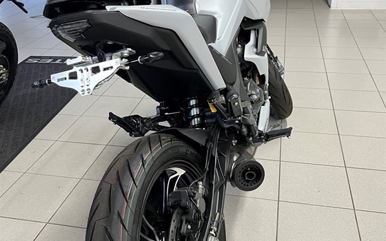 Umgebautes Motorrad Zontes 125 U von Auto Center Brenner GmbH - Bild 1 Umgebautes Motorrad Zontes 125 U von Auto Center Brenner GmbH - Bild 1