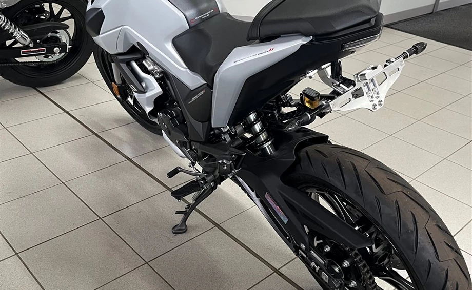 Umbgebautes Motorrad Zontes 125 U Bild 2: Umbgebautes Motorrad Zontes 125 U