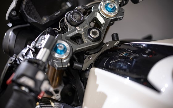 Umgebautes Motorrad Triumph Street Triple 765 Moto2 Edition von Triumph Emsland - Hertrampf Racing - Bild 6 Umgebautes Motorrad Triumph Street Triple 765 Moto2 Edition von Triumph Emsland - Hertrampf Racing - Bild 6
