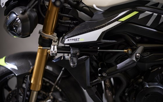 Umgebautes Motorrad Triumph Street Triple 765 Moto2 Edition von Triumph Emsland - Hertrampf Racing - Bild 8 Umgebautes Motorrad Triumph Street Triple 765 Moto2 Edition von Triumph Emsland - Hertrampf Racing - Bild 8